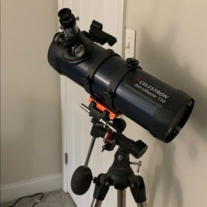 Telescope. It comes with instructions, and a cd.